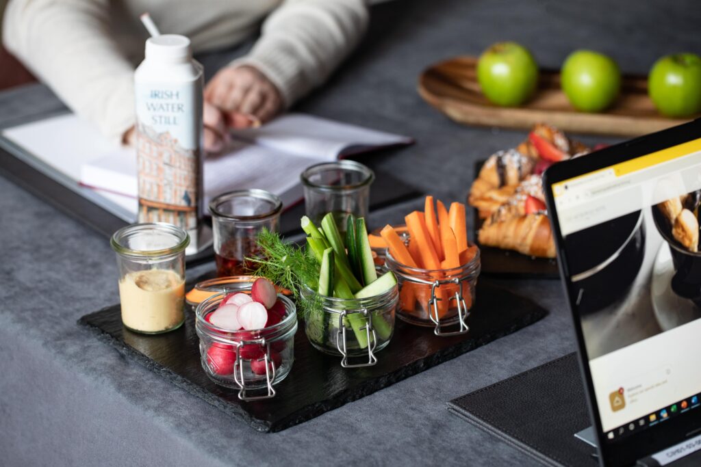 Delegate snacks landscape Met 1